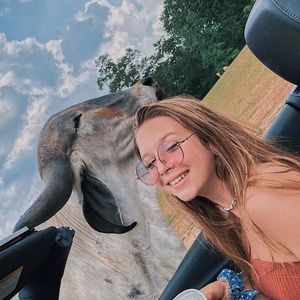 Meet your Posher, Abby